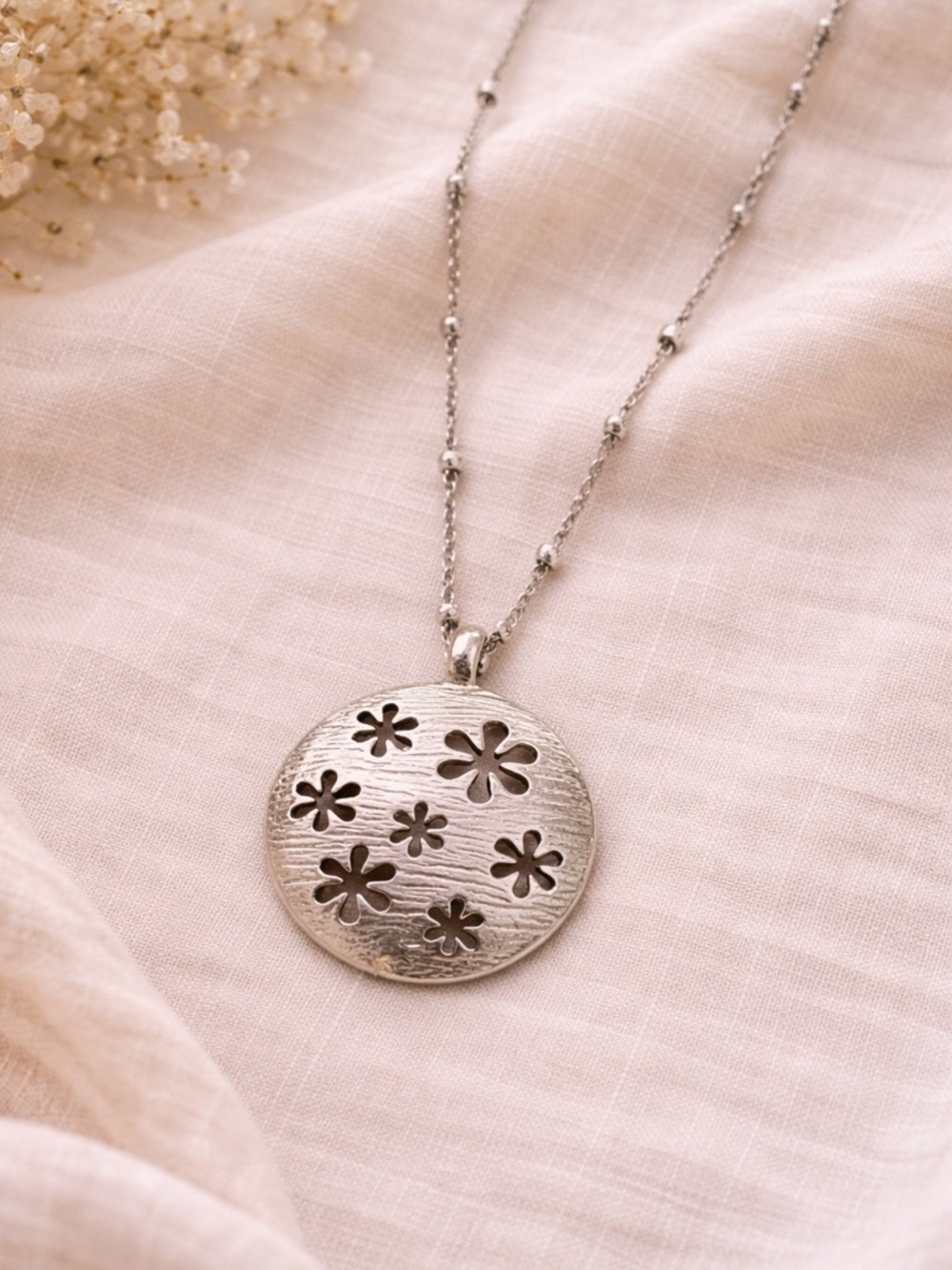 Lia Sophia “Baby’s Breath” Silver-Tone Floral Round Pendant Necklace-Retired - Picture 3 of 5